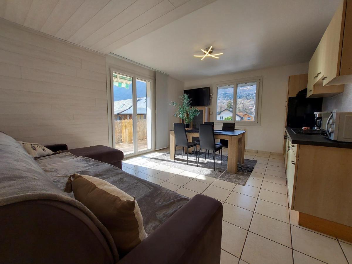 Entre Lac Et Montagne, Proche Centre De St Jorioz, Spacieux Et Confortable Appartement Avec Grande Terrasse Saint-Jorioz Luaran gambar
